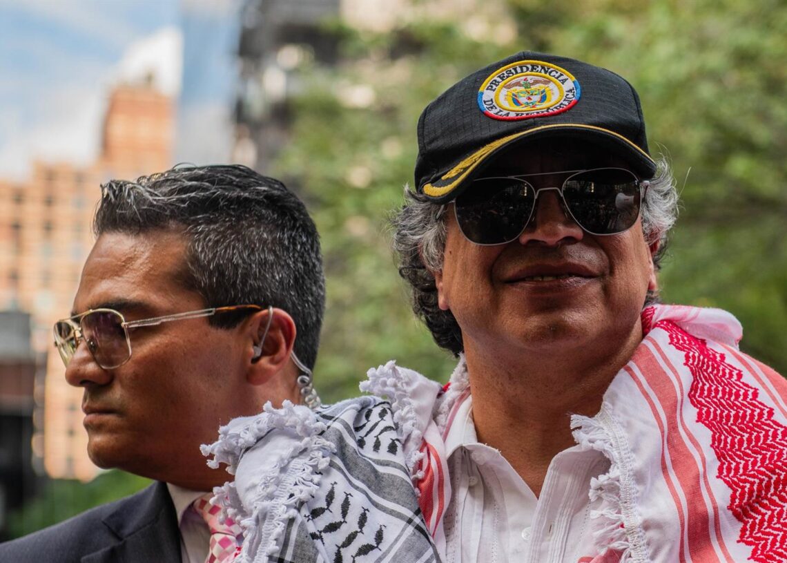 Archivo - A la derecha: el presidente de Colombia, Gustavo Petro Europa Press/Contacto/Roy De La Cruz - Archivo