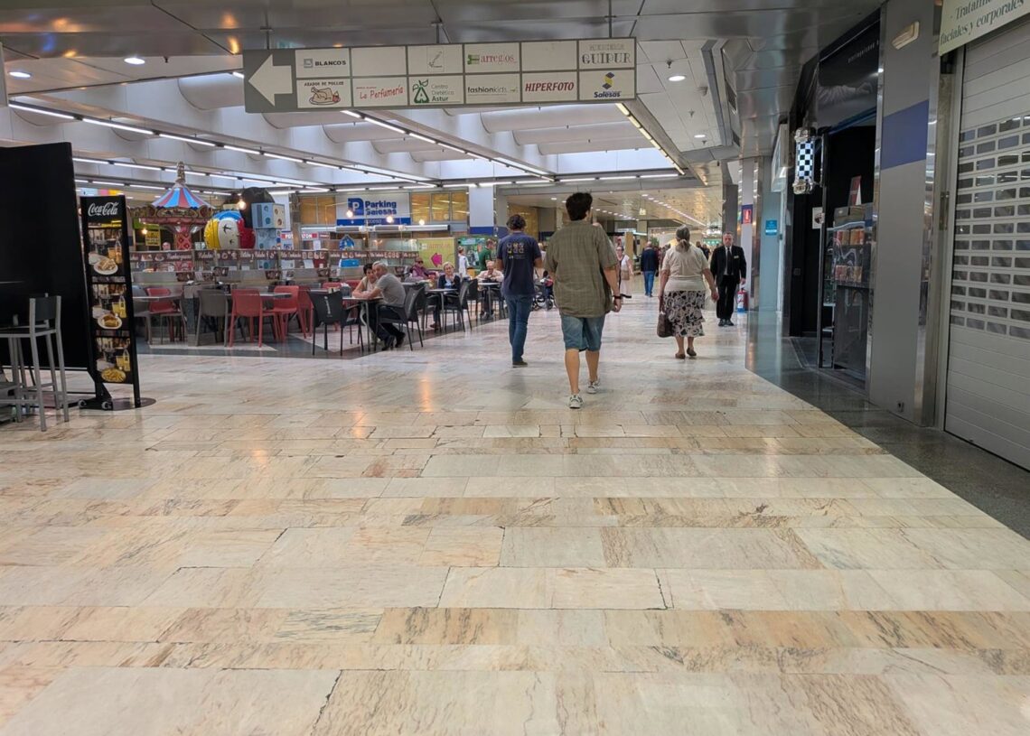 Archivo - Centro comercial Salesas, en OviedoEUROPA PRESS - Archivo