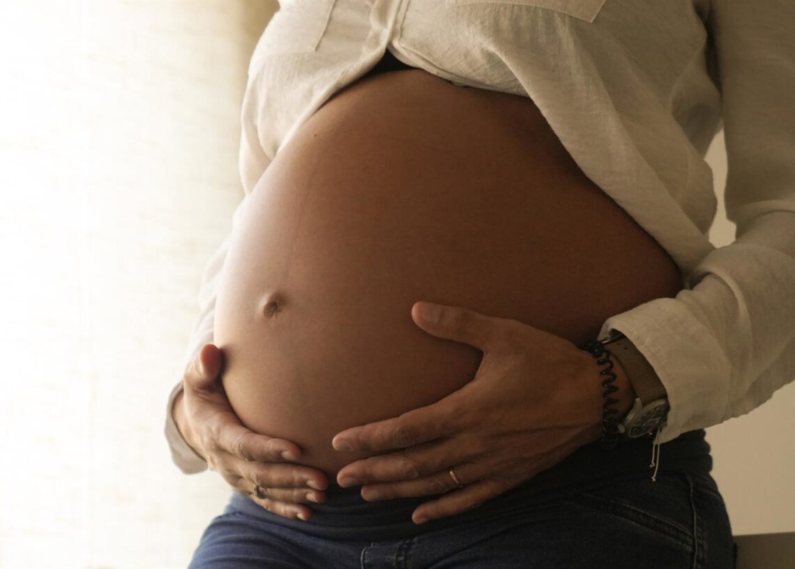 Una mujer embarazada, a 28 de octubre de 2025, en Barcelona, Catalunya (España).David Zorrakino - Europa Press