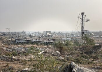 Palestinos residentes en tiendas de campaña en la zona de El Mugraka, en el centro de Gaza, tras la destrucción de sus viviendas por la ofensiva militar de Israel contra la Franja (archivo)Europa Press/Contacto/Belal Abu Amer