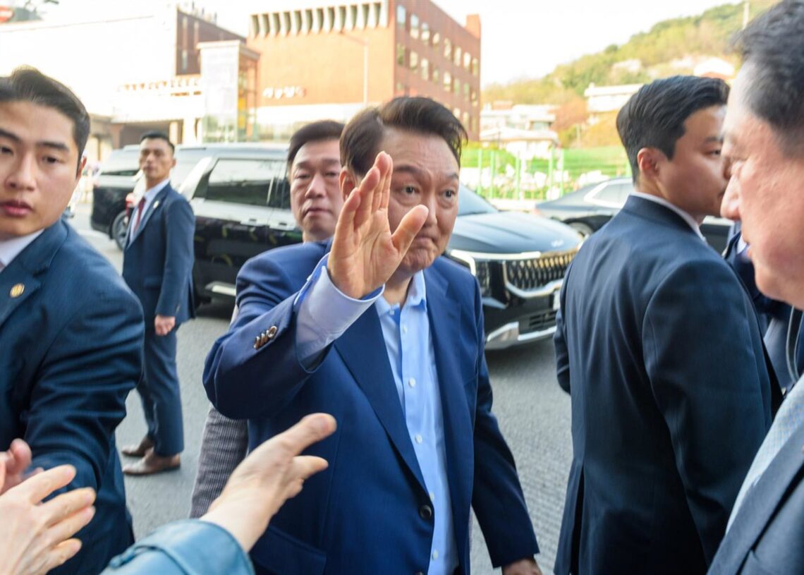 Archivo - El presidente depuesto de Corea del Sur Yoon Suk Yeol abandona el palacio presidencial en Seul. Europa Press/Contacto/KIM Jae-Hwan - Archivo