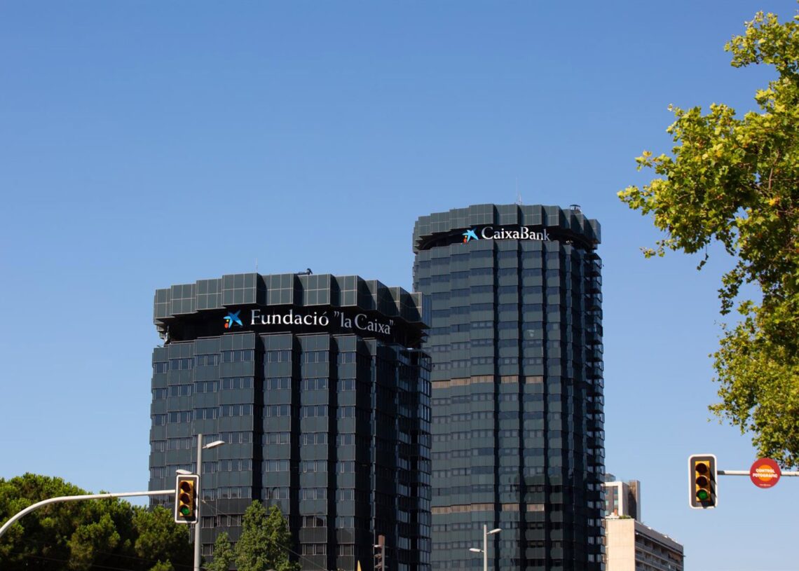 Archivo - Fachada de la sede de CaixaBank en la Avenida Diagonal de Barcelona.David Zorrakino - Europa Press - Archivo