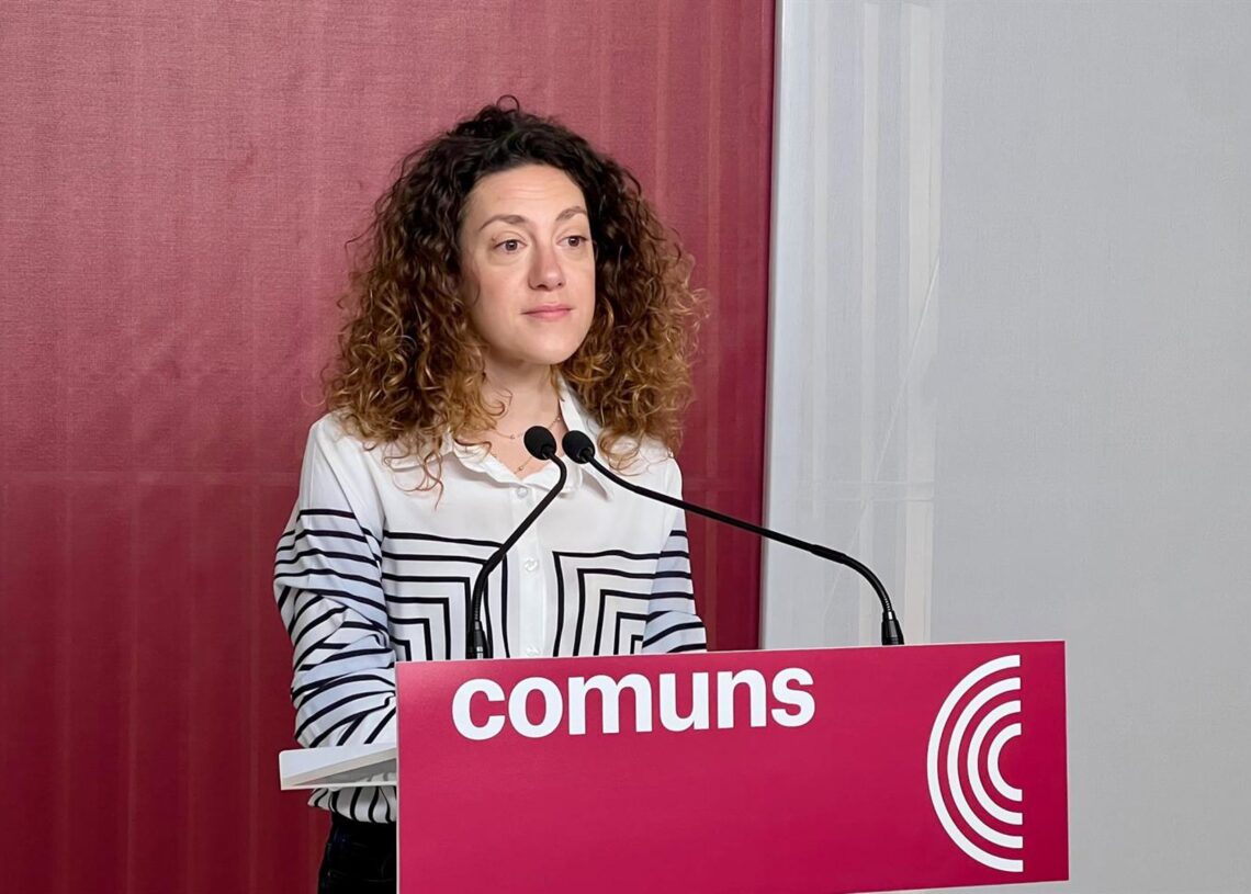 La portavoz de los Comuns y diputada en el Congreso, Aina Vidal, en una rueda de prensa desde la sede del partidoEUROPA PRESS