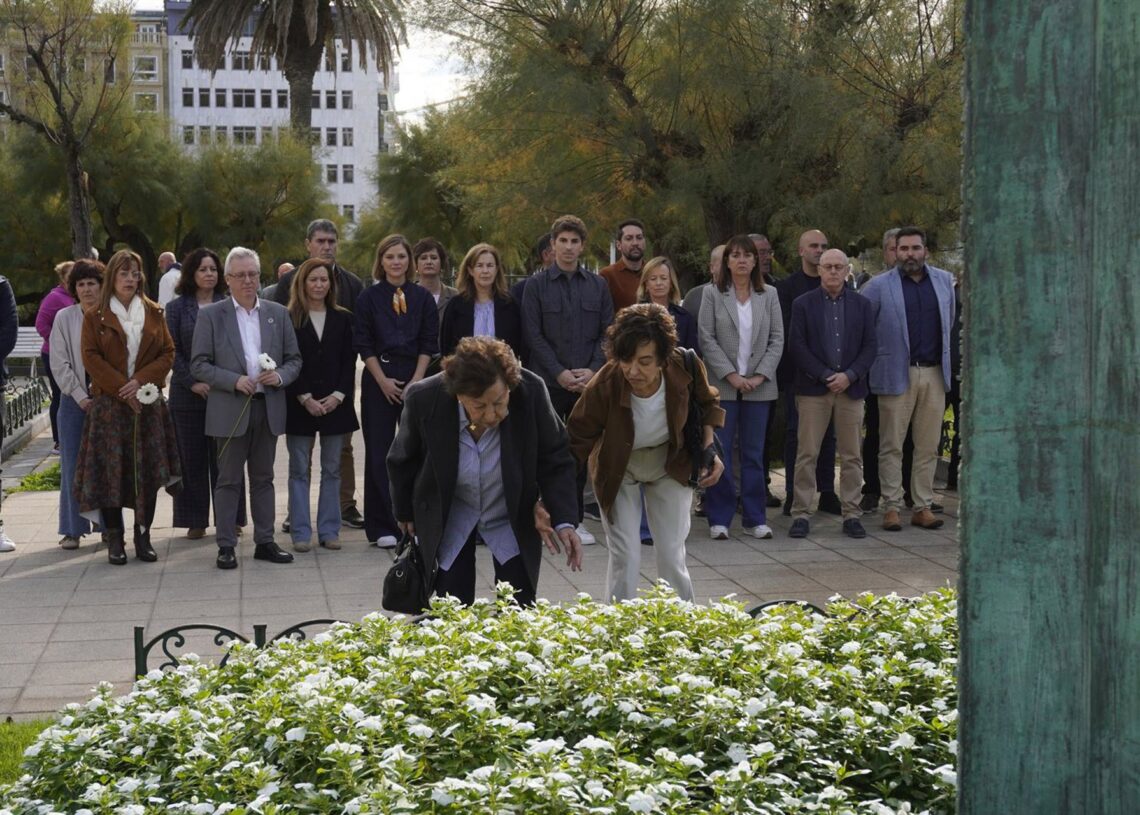 El Ayuntamiento de San Sebastián conmemora el Día de la memora.AYUNTAMIENTO