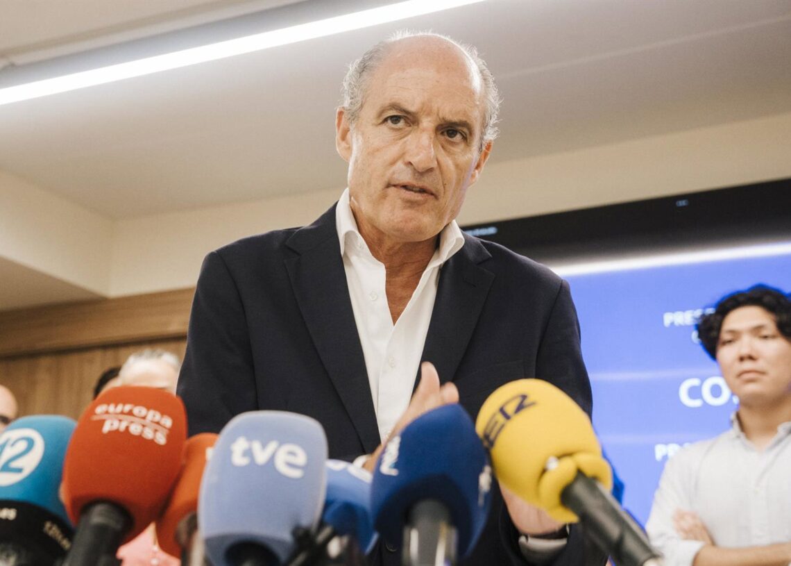 Archivo - El expresidente de la Generalitat y del PPCV Francisco Camps, durante la presentación de su equipo para el próximo Congreso Regional del PPCV, a 30 de julio de 2025Roberto Plaza - Europa Press - Archivo