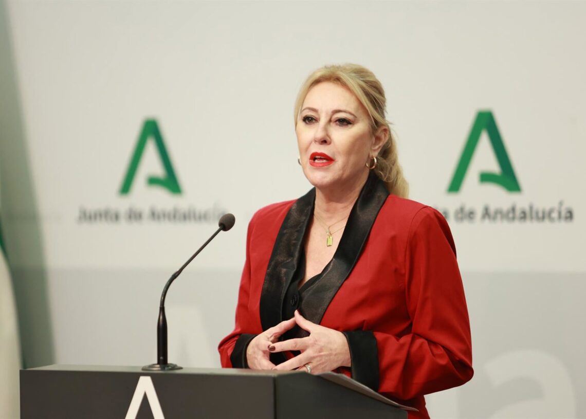 La consejera de Economía, Hacienda, Fondos Europeos y Diálogo Social de la Junta de Andalucía, Carolina España, interviene en la rueda de prensa posterior a la reunión semanal del Consejo de Gobierno de la Junta de Andalucía. A 10 de noviembre de 2025, enRocío Ruz - Europa Press