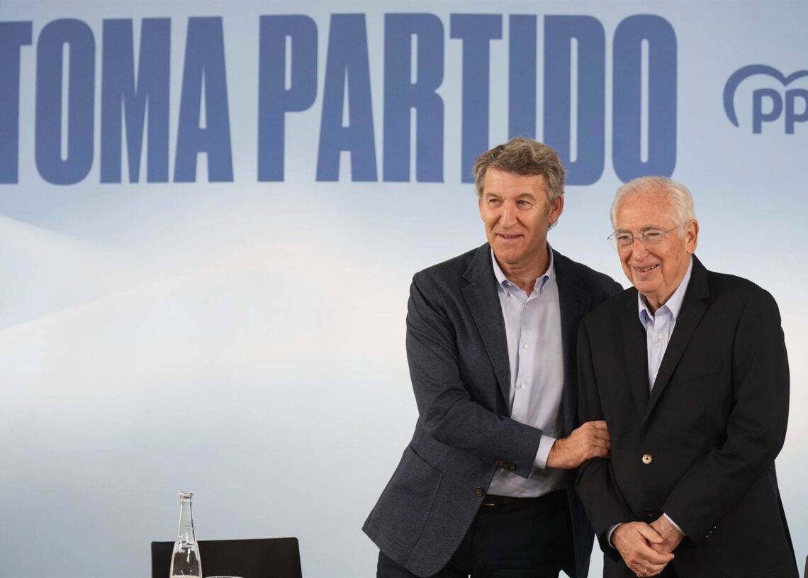 El presidente del PP, Alberto Núñez Feijóo, con el presidente de Melilla, Juan José Imbroda.PARTIDO POPULAR