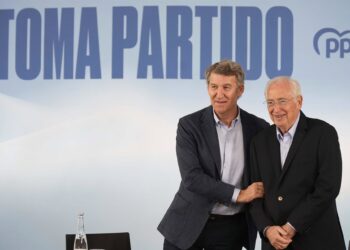 El presidente del PP, Alberto Núñez Feijóo, con el presidente de Melilla, Juan José Imbroda.PARTIDO POPULAR