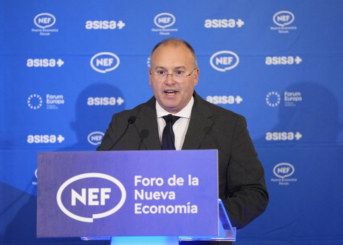 El secretario general del PP, Miguel Tellado, participa en el desayuno informativo de Fórum Europa Tribuna Andalucía, donde presenta al alcalde de Sevilla, José Luis Sanz. A 24 de octubre de 2025, en Sevilla (Andalucía, España).Joaquin Corchero - Europa Press