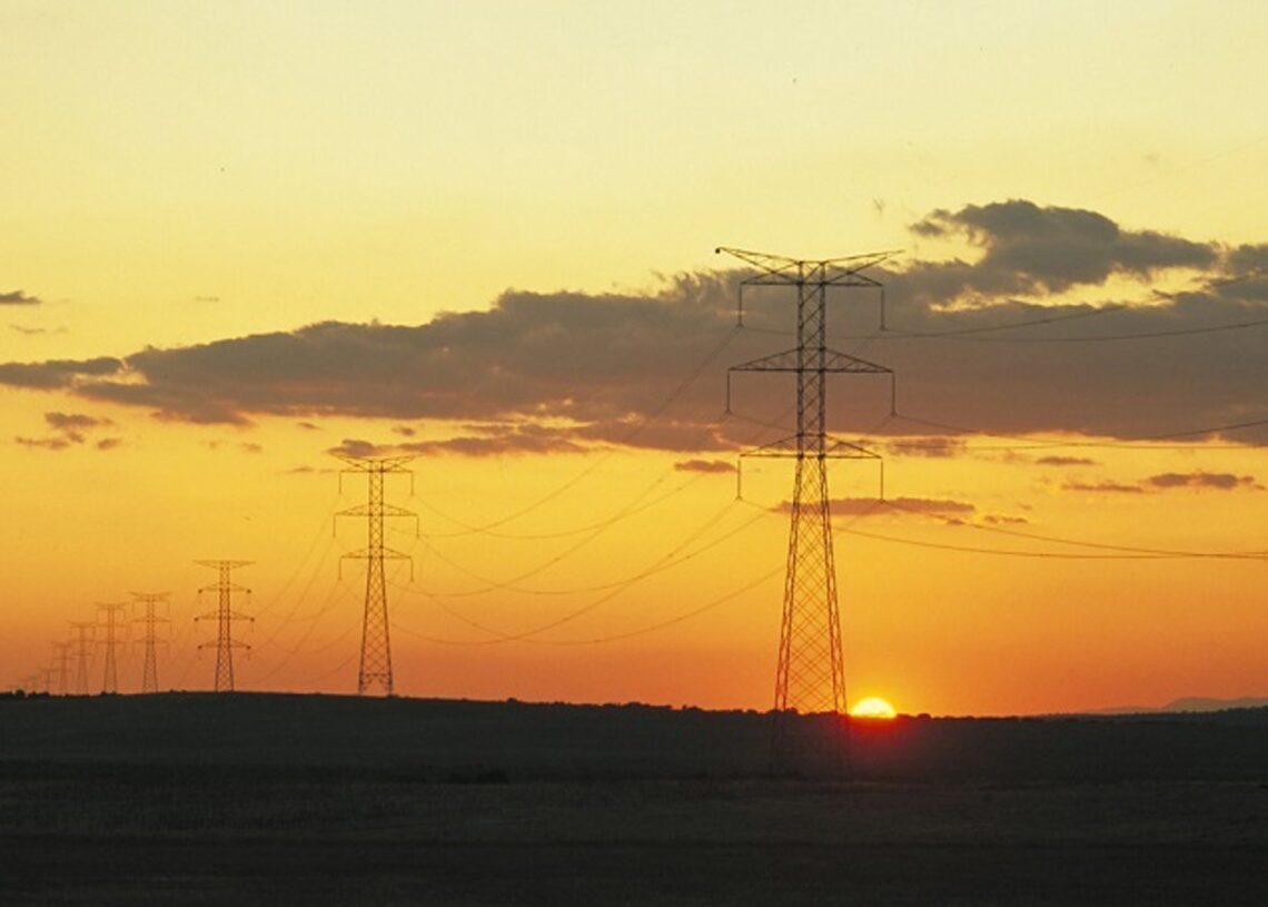 Archivo - Recurso de electricidad, postes eléctricosRED ELÉCTRICA DE ESPAÑA (REE) - Archivo