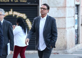 El dueño del Medusa Beach, a su llegada a los juzgados.ISAAC BUJ - EUROPA PRESS