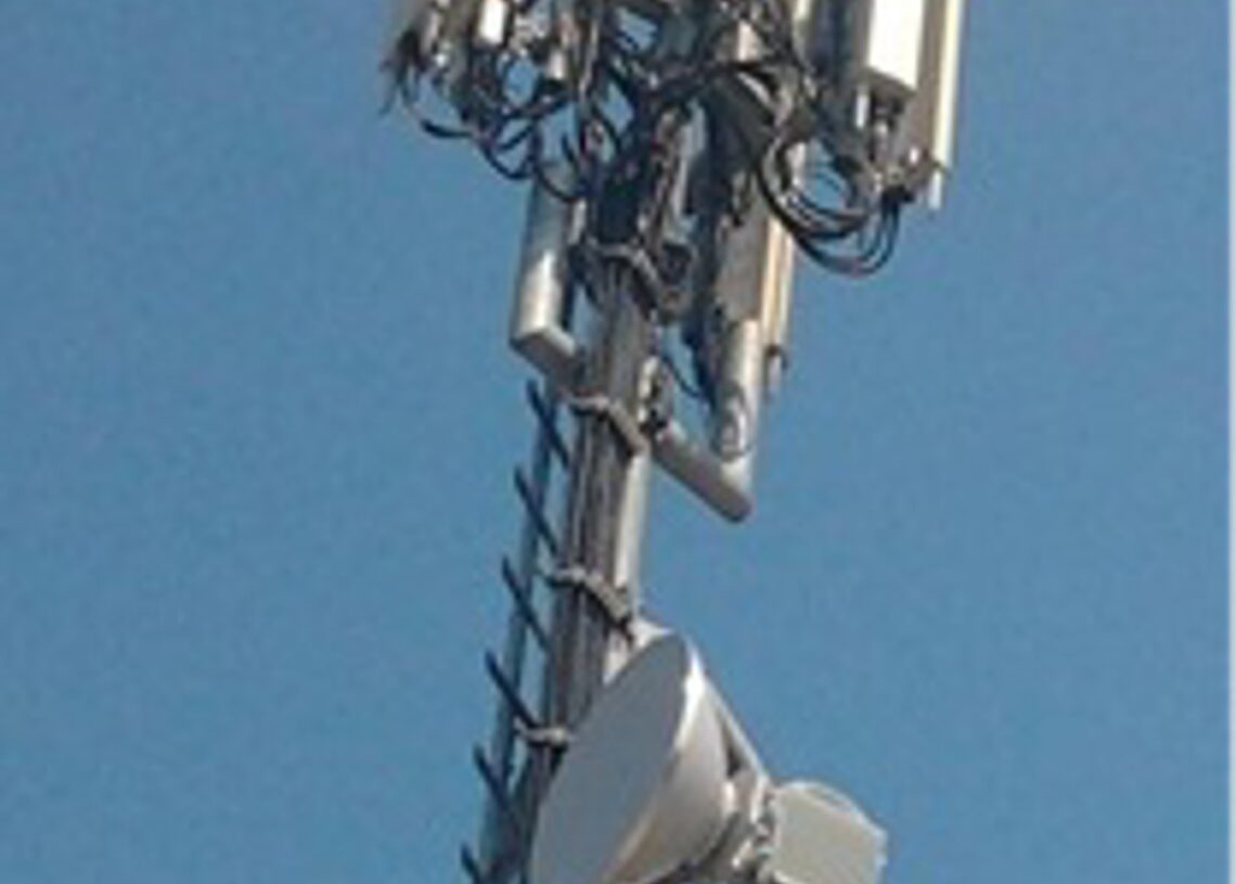 Archivo - Antena de móvilCEDIDA - Archivo