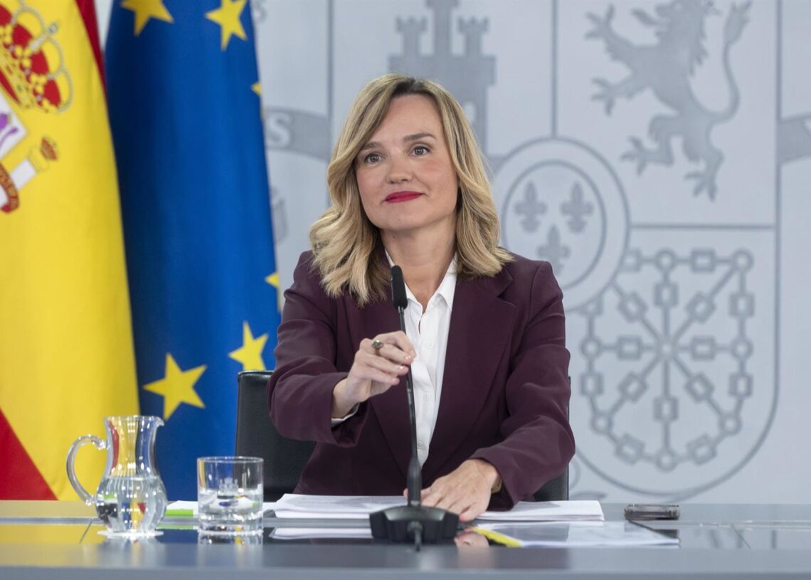 La ministra de educación, formación profesional y deportes, Pilar Alegría, ofrece declaraciones en la rueda de prensa posterior a la reunión del Consejo de Ministros, a 11 de noviembre de 2025, en Madrid (España). Alberto Ortega - Europa Press
