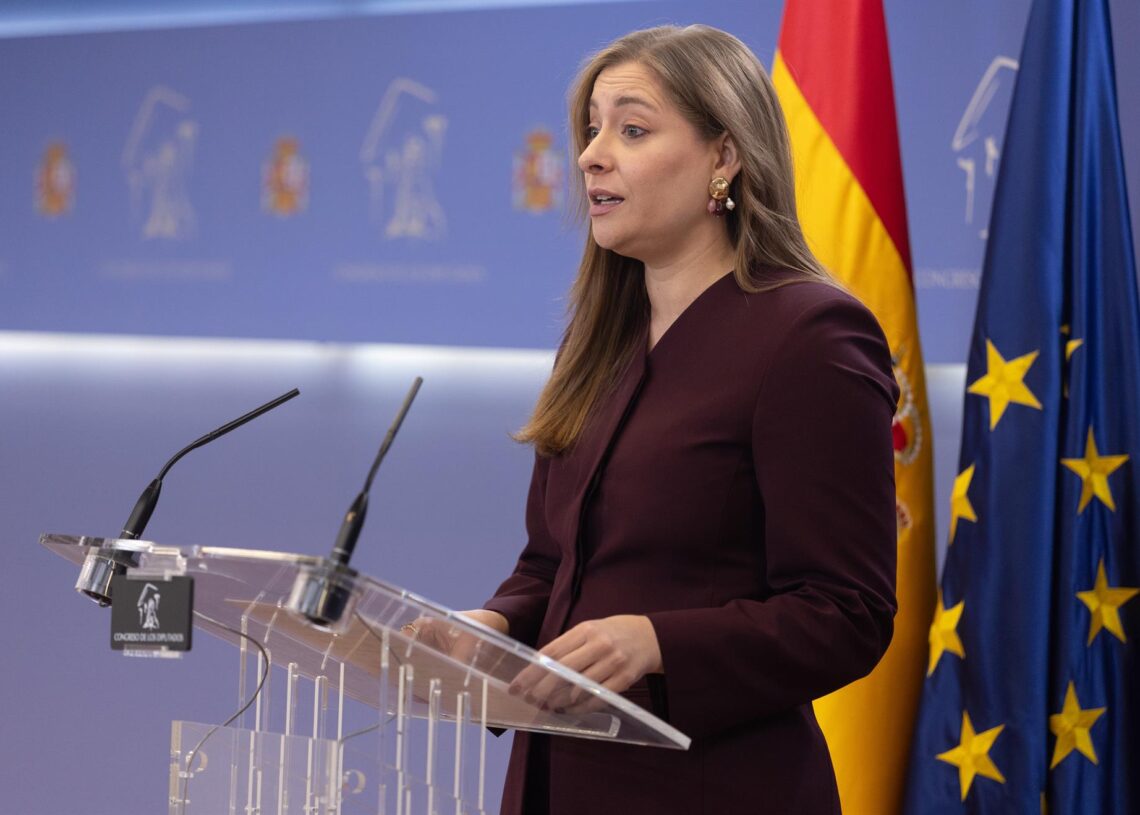 La portavoz del PP en el Congreso, Ester Muñoz, durante una rueda de prensa en el Congreso de los Diputados, a 11 de noviembre de 2025, en Madrid (España).Eduardo Parra - Europa Press