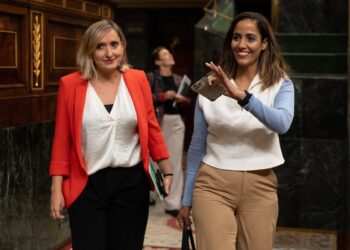 Archivo - Las diputadas de Sumar Alda Recas (i) y Tesh Sidi (d) a su llegada a un pleno en el Congreso de los Diputados, a 29 de octubre de 2024, en Madrid (España).Eduardo Parra - Europa Press - Archivo