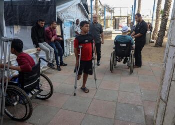 Imagen de archivo de un niño gazatí con una amputación.Europa Press/Contacto/Omar Ashtawy