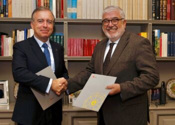Francisco Botas Ratera, consejero delegado de Abanca, y  José Juan Ruiz, presidente del Real Instituto ElcanoABANCA