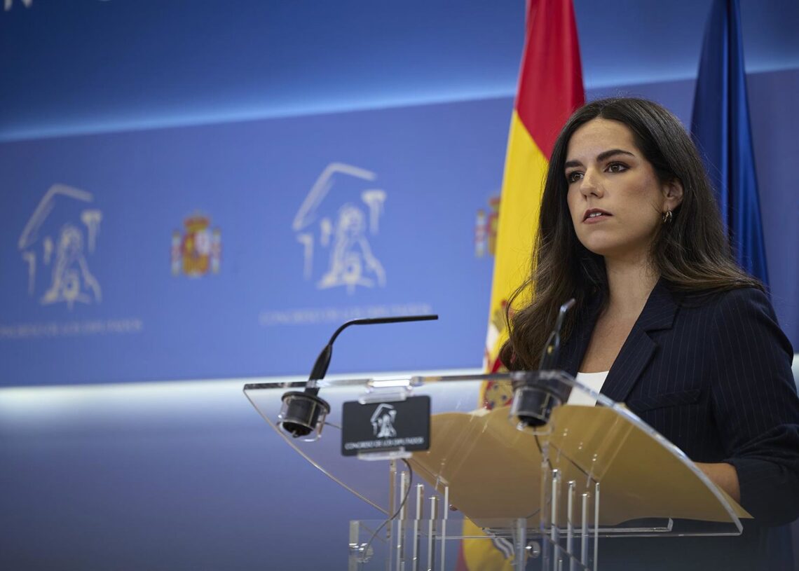 La portavoz del grupo parlamentario de Vox, Pepa Millán, ofrece una rueda de prensa en el Congreso.Jesús Hellín - Europa Press