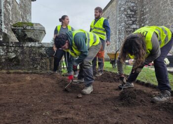 El grupo Historia Agraria e Política do Mundo Rural (Histagra) de la Universidade de Santiago de Compostela (USC) inicia los trabajos de estudio y exhumación de una fosa de la resistencia armada antifranquista en el ayuntamiento de Teo.USC