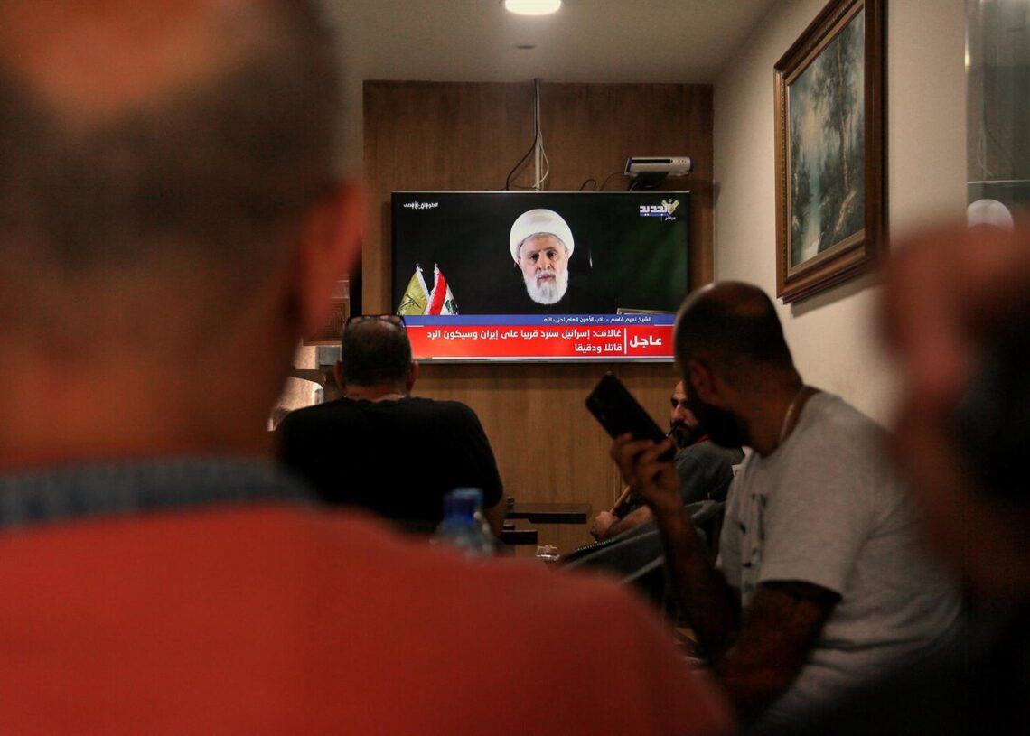 Archivo - Imagen de archivo del secretario general del partido-milicia chií libanés Hezbolá, Naim Qasem, durante un discurso televisadoEuropa Press/Contacto/Marwan Naamani - Archivo