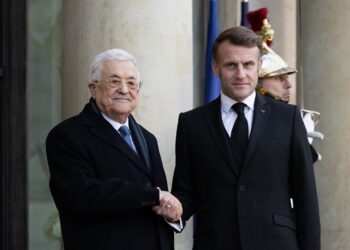 El presidente francés, Emmanuel Macron, y el presidente de la Autoridad Palestina, Mahmud AbbasEuropa Press/Contacto/Alexis Sciard