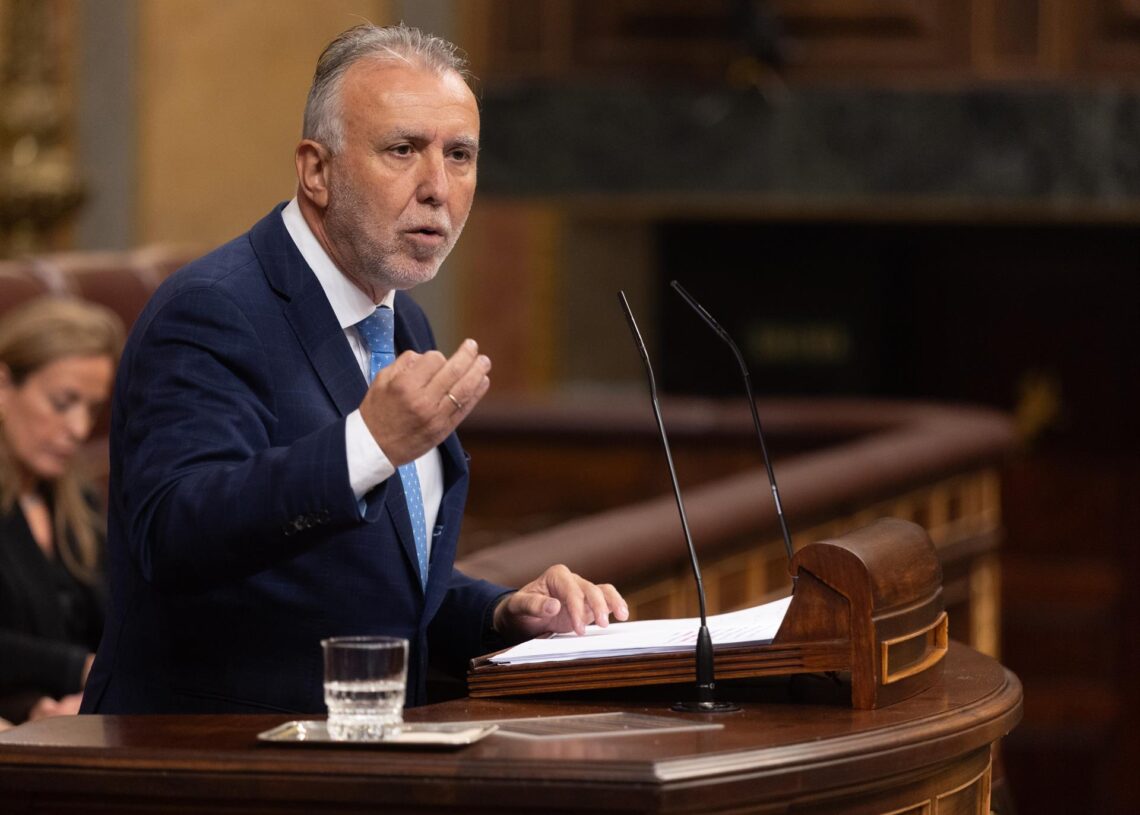 El ministro de Política Territorial y Memoria Democrática, Ángel Víctor Torres, durante una sesión de control al Gobierno, en el Congreso de los Diputados, a 22 de octubre de 2025, en Madrid (España). Eduardo Parra - Europa Press