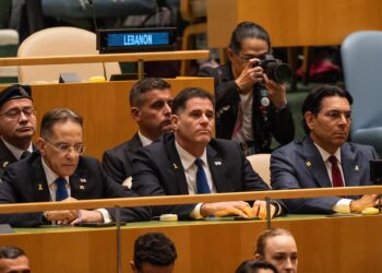 Archivo - En el centro, el ministro de Asuntos Estratégicos de Israel, Ron DermerEuropa Press/Contacto/Lev Radin - Archivo