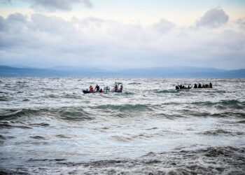 Archivo - Embarcaciones con personas migrantes frente a las cosas de GreciaEuropa Press/Contacto/Eurokinissi - Archivo