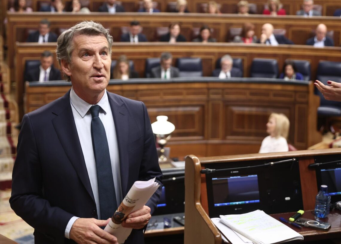 El presidente del Partido Popular, Alberto Núñez Feijóo, durante una sesión de control al Gobierno, en el Congreso de los Diputados, a 12 de noviembre de 2025, en Madrid (España). Sánchez ha acudido al Congreso para informar sobre los resultados de las úlEduardo Parra - Europa Press