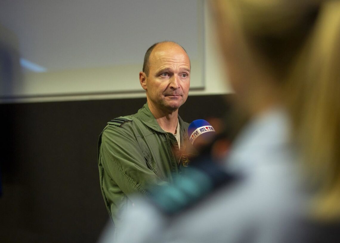Archivo - El general Frederik Vansina atiende a la prensa tras el accidente de un caza de combate en 2019.Hatim Kaghat/BELGA/dpa - Archivo