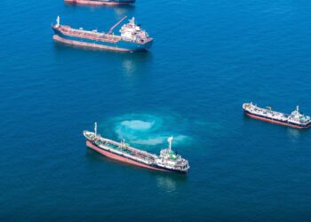 Archivo - Barcos en aguas de la Unión EuropeaTELESPAZIO IBÉRICA - Archivo