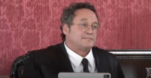 La condena al Fiscal General provoca reacciones políticas encontradas mientras que el Gobierno respeta sin compartir el fallo del Supremo