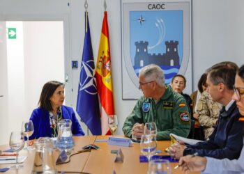 La ministra de Defensa, Margarita Robles, de visita al Centro de Operaciones Aéreas Combinadas de la OTAN (CAOC) de Torrejón de Ardoz, donde se lleva a cabo el control y vigilancia del flanco surMINISTERIO DE DEFENSA