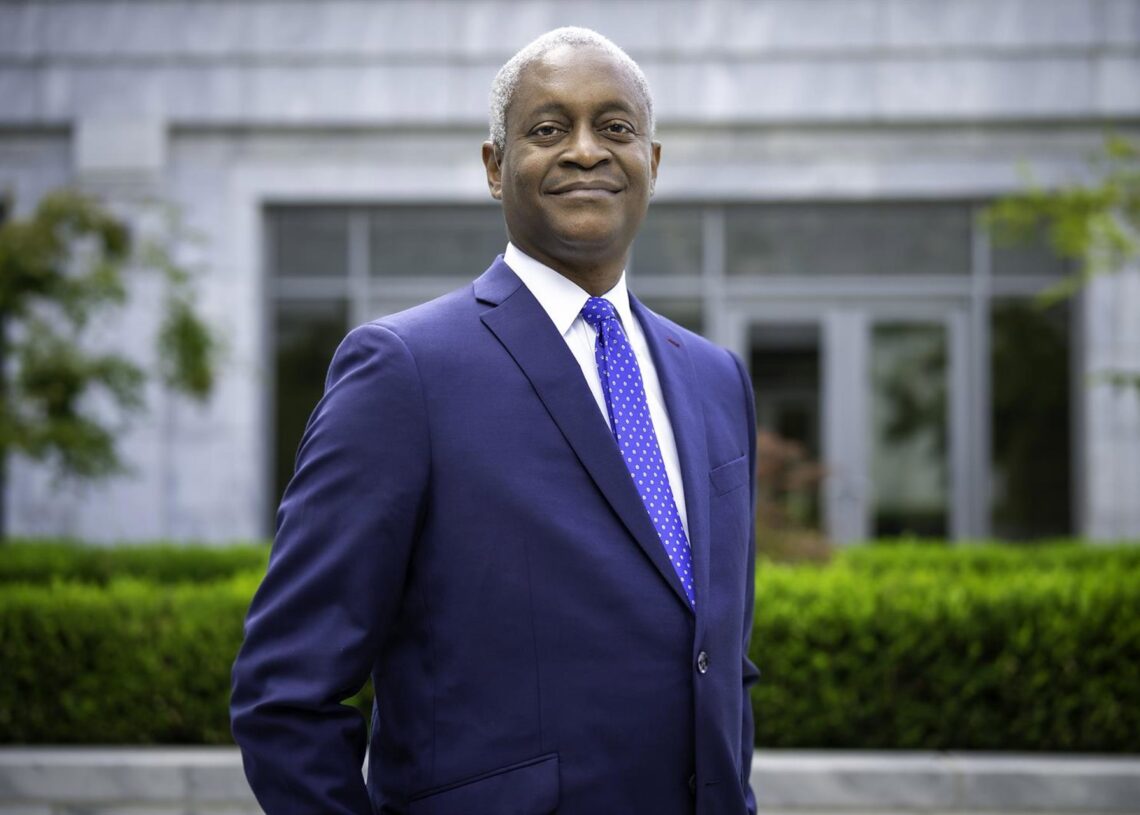 Archivo - August 26, 2025: The Federal Reserve Bank of Atlanta President and CEO Raphael Bostic poses for his Executive Portrait at the Federal Reserve Bank of Atlanta in Atlanta, GA. Stephen Nowland/Federal Reserve Bank of AtlantaFEDERAL RESERVE - Archivo