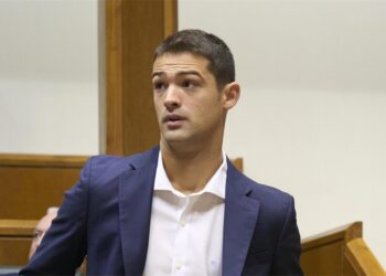 El portavoz del PNV en el Parlamento Vasco, Joseba Díez Antxustegi, en la Cámara, en Vitoria-GasteizEUROPA PRESS