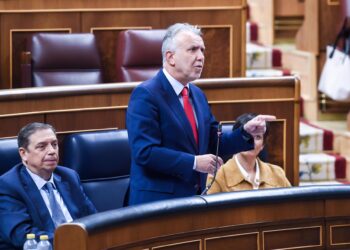 El ministro de Política Territorial y Memoria Democrática, Ángel Víctor Torres, durante una sesión de control al Gobierno, en el Congreso de los Diputados, a 12 de noviembre de 2025, en Madrid (España). Gustavo Valiente - Europa Press
