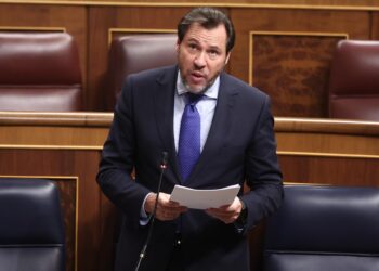 El ministro de Transportes y Movilidad Sostenible, Óscar Puente, durante una sesión de control al Gobierno, en el Congreso de los Diputados, a 12 de noviembre de 2025, en Madrid (España). Eduardo Parra - Europa Press