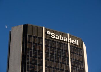 Archivo - Fachada de la sede del Banco Sabadell en la Avenida Diagonal de Barcelona, a 11 de enero de 2022, en Barcelona, Cataluña (España).David Zorrakino - Europa Press - Archivo