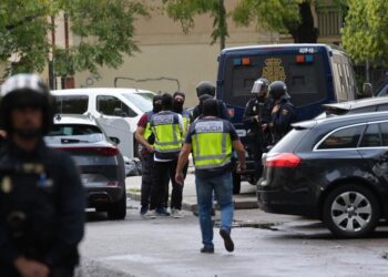 Archivo - Efectivos de la Policía Nacional desplegados en el Polígono Sur, en una foto de archivo.María José López - Europa Press - Archivo