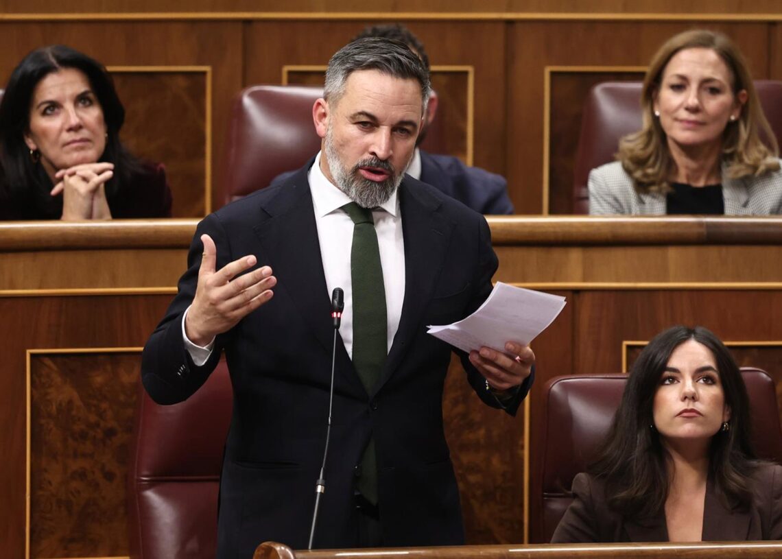 El presidente de Vox, Santiago Abascal, interviene durante una sesión de control al Gobierno, en el Congreso de los Diputados, a 12 de noviembre de 2025, en Madrid (España).Eduardo Parra - Europa Press