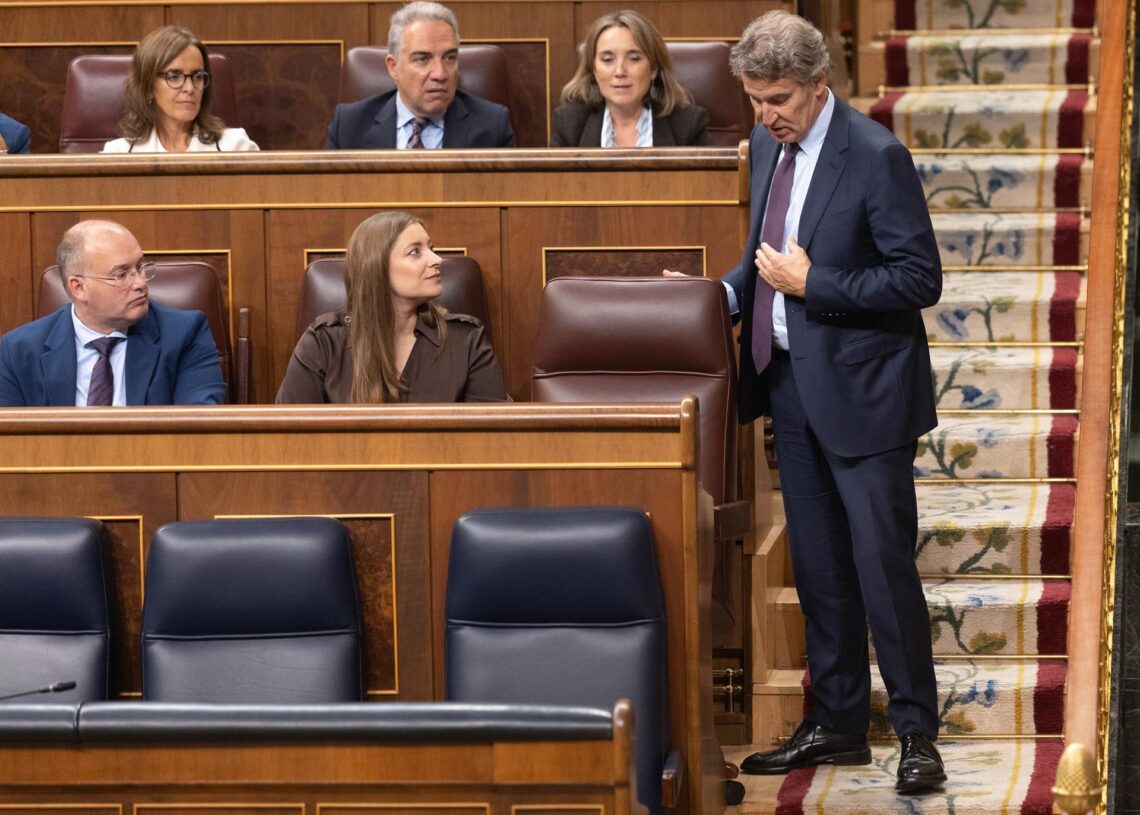 El secretario general del Partido Popular, Miguel Tellado, la portavoz del PP en el Congreso, Ester Muñoz y el presidente del Partido Popular, Alberto Núñez Feijóo.  Eduardo Parra - Europa Press
