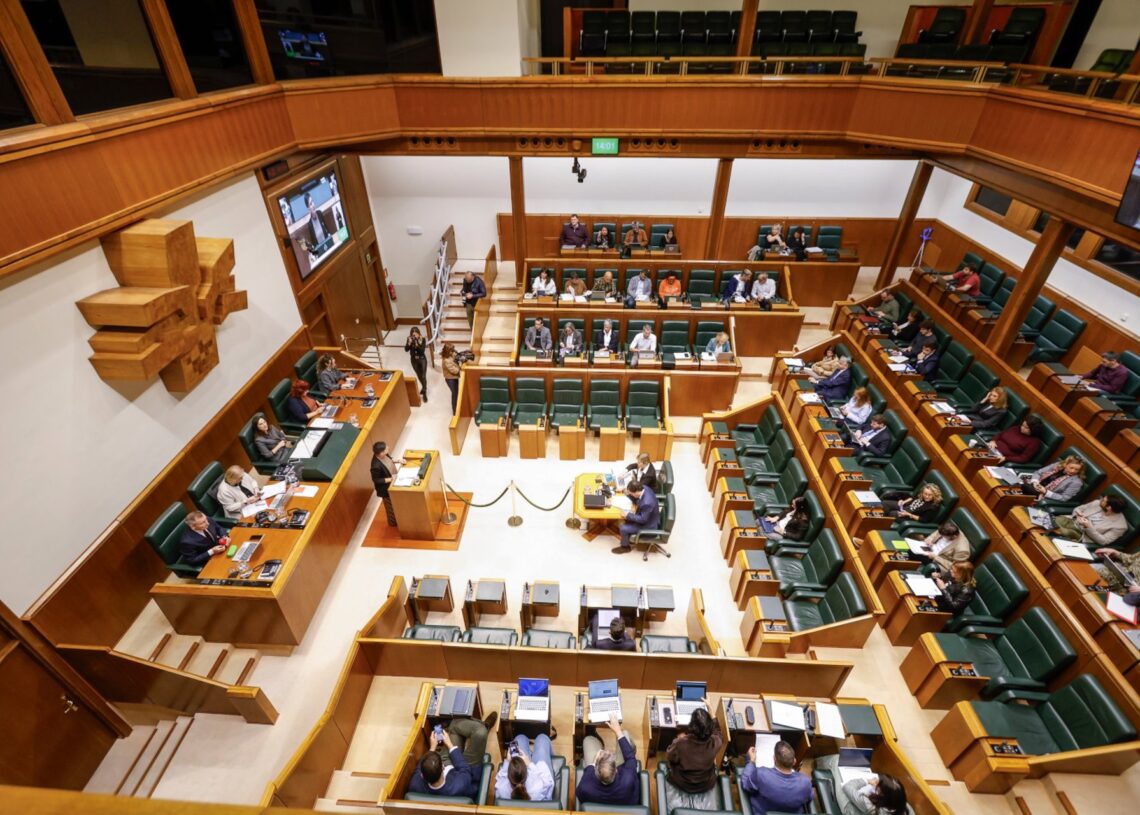 El Pleno de la Cámara ha rechazado tramitar la ILP para establecer un SMI "propio" para EuskadiJAVIER MARTIN-PARLAMENTO VASCO