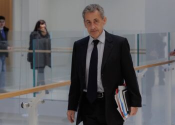 Archivo - El expresidente de Francia Nicolas Sarkozy llega a una vista del juicio en su contra, por el que fue condenado a cinco años de cárcel por asociación de malhechores (archivo)Sadak Souici/ZUMA Press Wire/dpa - Archivo