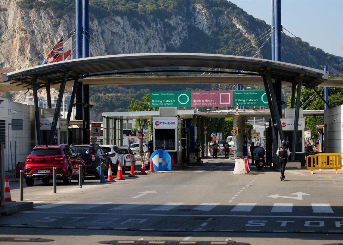 Archivo - Imágenes de la frontera entre España y el Peñón de Gibraltar. A 12 de junio de 2025 en La Línea de la Concepción, Cádiz (Andalucía). Francisco J. Olmo - Europa Press - Archivo