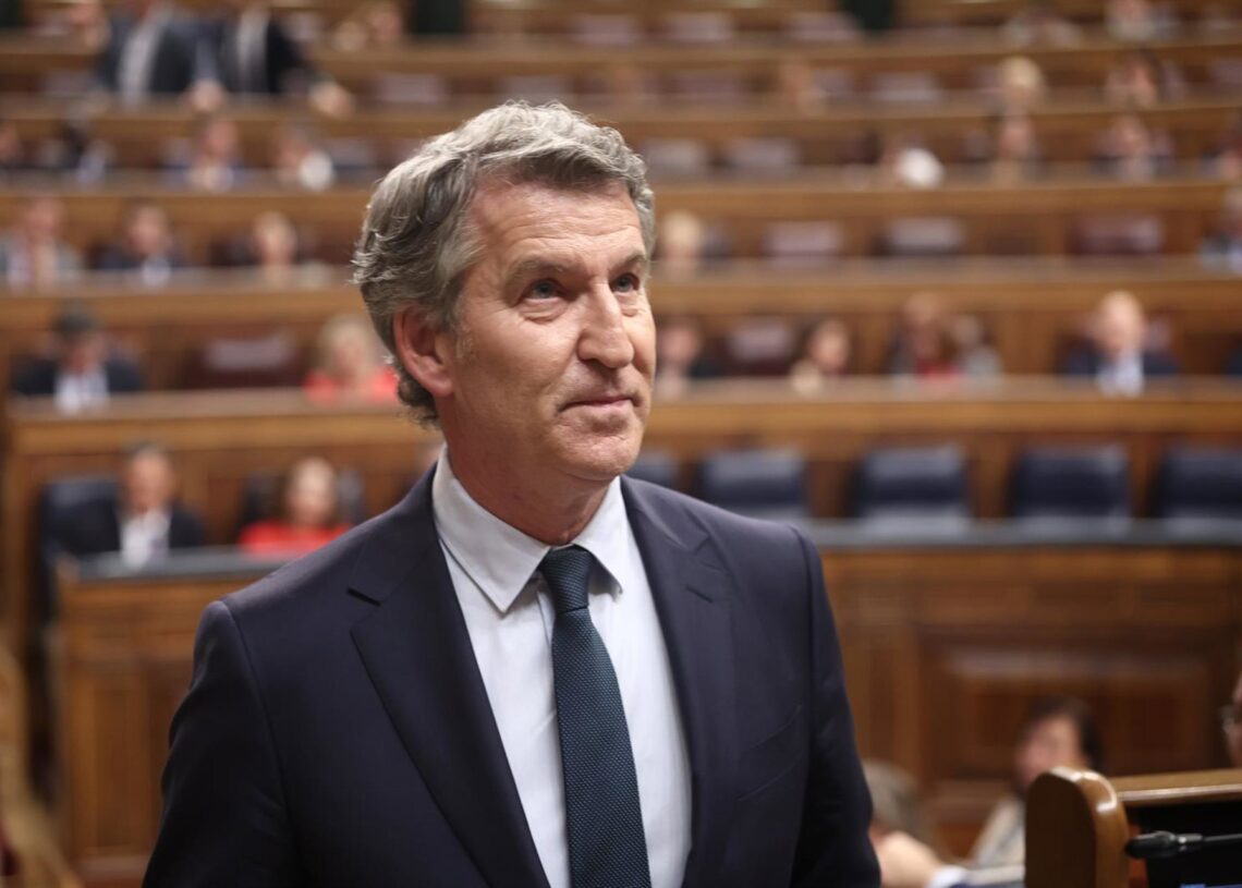 El presidente del Partido Popular, Alberto Núñez Feijóo, durante una sesión de control al Gobierno, en el Congreso de los Diputados, a 12 de noviembre de 2025, en Madrid (España).Eduardo Parra - Europa Press