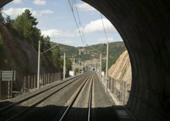 Archivo - Imagen de archivo Adif AVADIF AV - Archivo