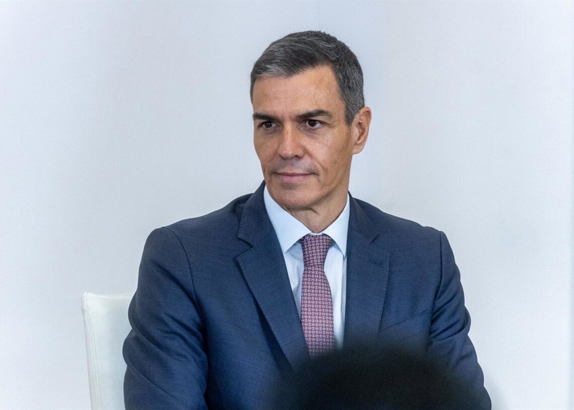 El presidente del Gobierno, Pedro Sánchez, preside con S.M. el Sultán de Omán, Haitham Bin Tarik, el acto de firma de acuerdos entre el Gobierno de España y el Gobierno de Omán, en el Palacio de la Moncloa, a 5 de noviembre de 2025, en Madrid (España).Ananda Manjón - Europa Press
