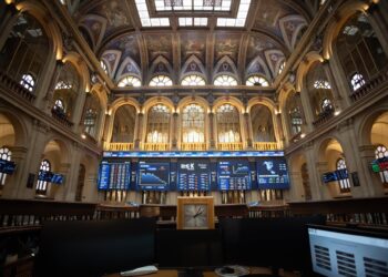 Archivo - Un panel del Ibex 35, en el Palacio de la Bolsa, en Madrid (España).Eduardo Parra - Europa Press - Archivo