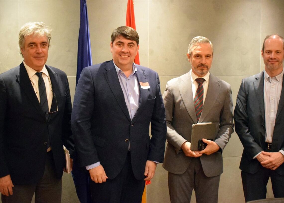 El Movimiento Contribuyentes en Acción inicia su ronda institucional con una reunión en el Congreso junto a Juan Bravo y Pedro Puy (PP).MOVIMIENTO CONTRIBUYENTES EN ACCIÓN