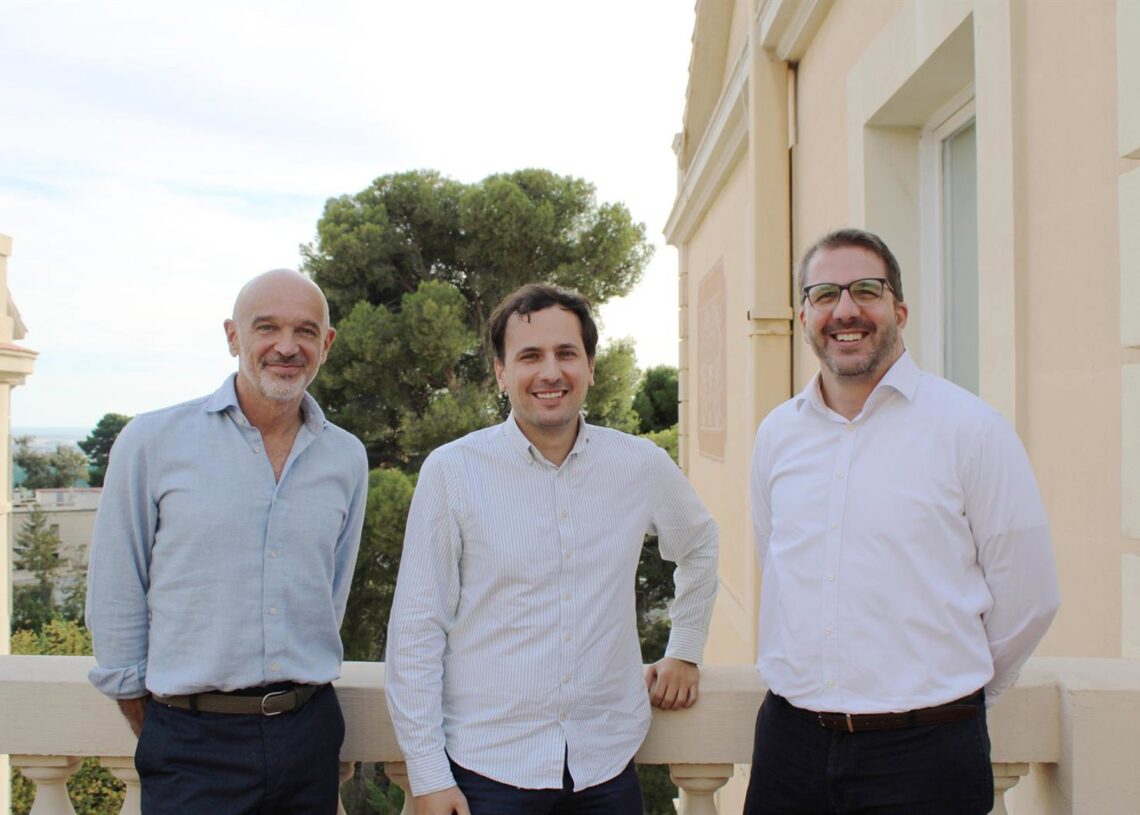 Miguel Planas, CEO y fundador de Iris; y los fundadores de Velorum, Marcos Lora y Marc Martínez.IRIS